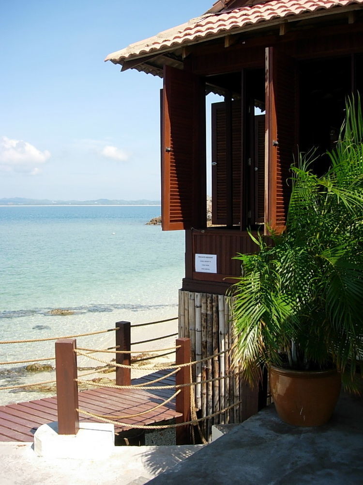 Gem Island Resort & Spa Pulau Gemia Esterno foto